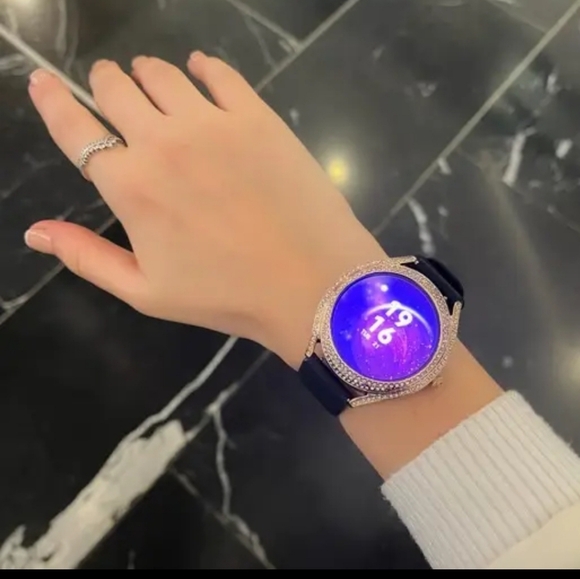 Selena Smartwatch - Picture 4 of 4